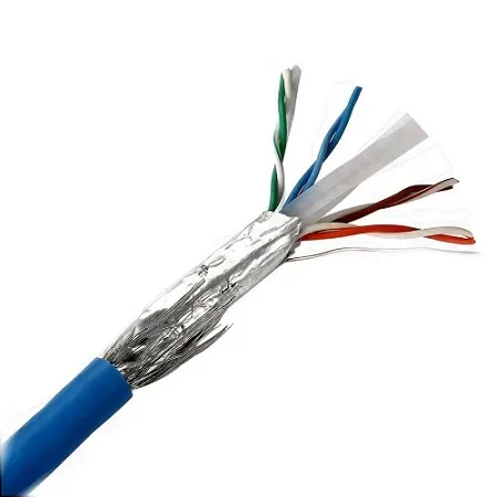 تصویر کابل شبکه لگراند مدل Cat6 با شیلد SFTP به طول ۵۰۰ متر، بسته‌بندی شده روی قرقره چوبی مناسب پروژه‌های حرفه‌ای